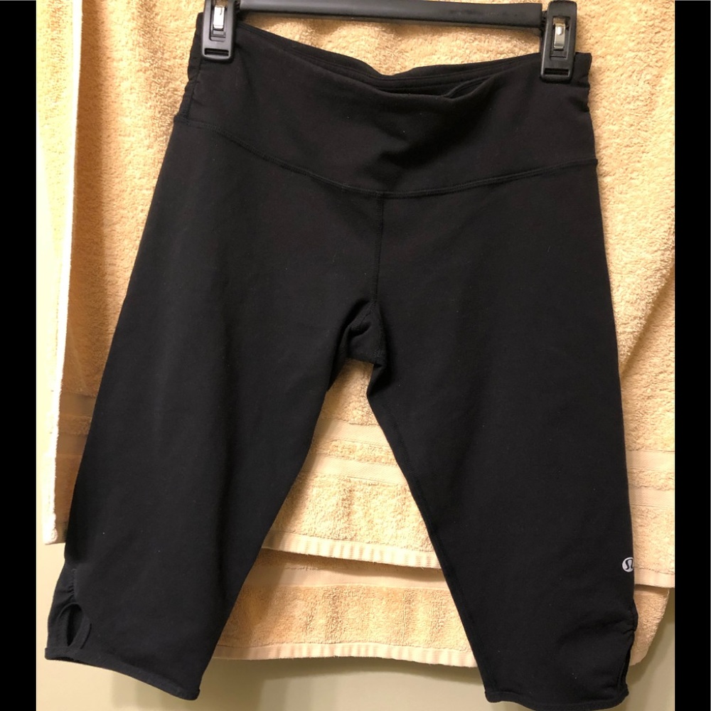 LuLuLemon black capris size 8